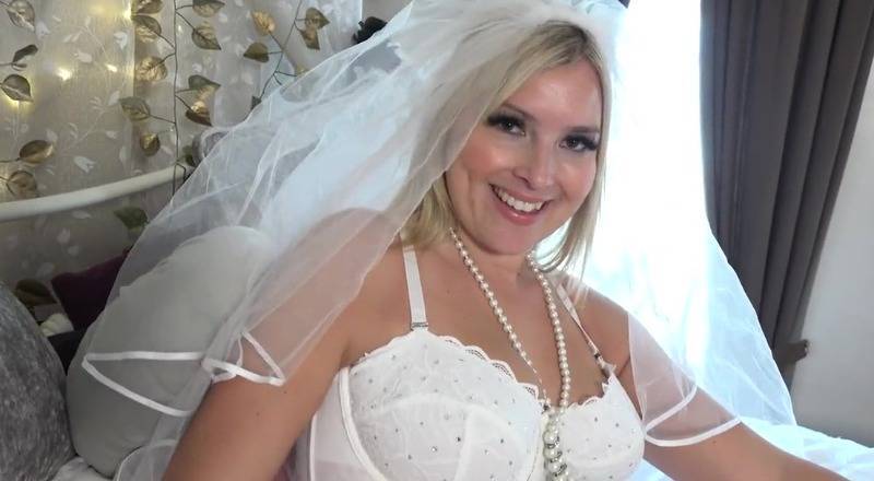 charlie rae celebrating your wedding annniversary with your wife (08-11-2023) #milf #bigtits #roleplay #family 